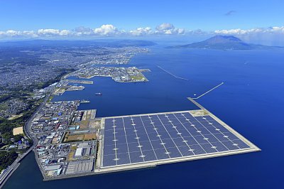 鹿児島県錦江湾に出現した29万枚ソーラーパネル
