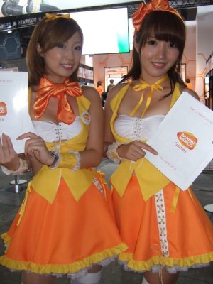 東京ゲームショウは美人コンパニオンの共演も見所