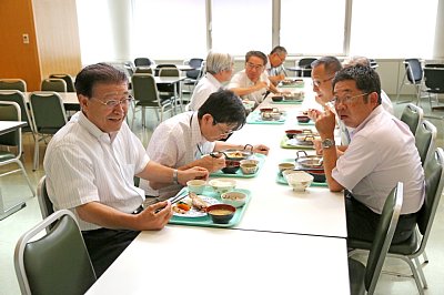 党所属の国会議員らも本部にいる時は食堂を利用