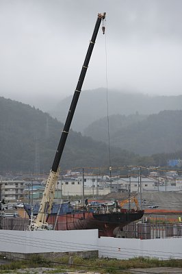 解体作業が進む第十八共徳丸（気仙沼市）