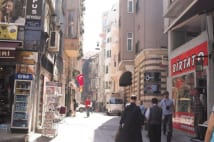 イスタンブールの裏路地（ATMを探しに連れ回された因縁の路地）