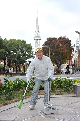 目抜き通りの朝の掃除は「名古屋市長公認」
