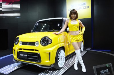 東京オートサロン スズキのハスラー改とノースリーブ美女 Newsポストセブン