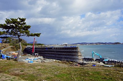 宮城県気仙沼市・野々下海岸の防潮堤建設現場