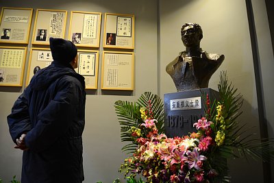安重根の銅像の横には孫文、周恩来、蒋介石といった中国の“英雄”の肖像が展示