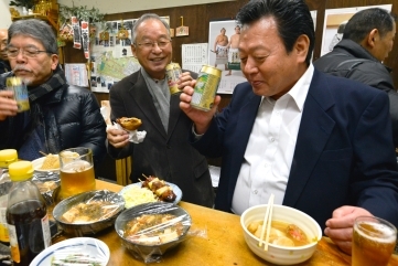 「大将の男気に惚れて集まるようになった」（常連）