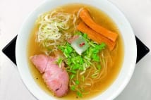 最上級トリュフと香味油の香りに酔う贅沢な極上塩ラーメン