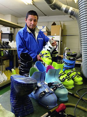 「素材の僅かな数値で記録が変わるので責任重大です」と開発担当・浦野直之さん