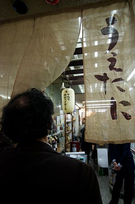 上谷商店は2003年に立ち飲みを始めた