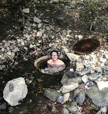 誰が埋めたか不明の土管温泉「ガラメキ温泉」