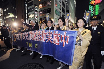 銀座高級クラブのママやホステスたちがパレードに参加