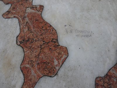 ポルトガルの世界地図にハングルで恥ずかしい落書きが
