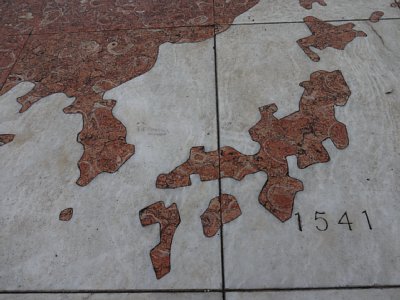 ポルトガルの世界地図にハングルで恥ずかしい落書きが