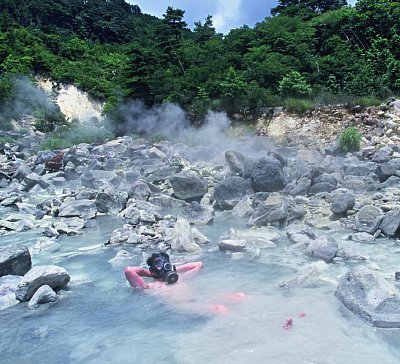 硫化水素ガス噴出でガスマスク必須の「山之城温泉」