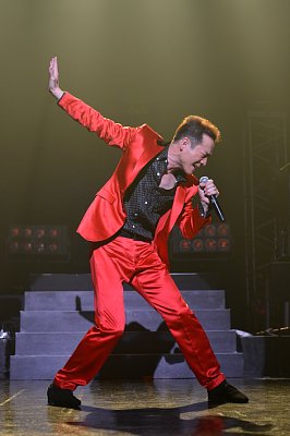 切れのあるダンスと歌で観衆を魅了した田原俊彦