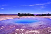 ネイティブアメリカンの聖地　水温100℃の「青い温泉」写真