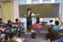 名門中学8割合格の塾講師 型破りな「会話ゼロ」授業の様子
