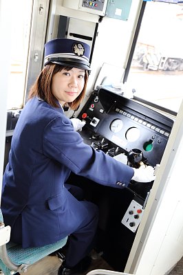 水島臨海鉄道（岡山県）の運転士・中原萌緑さん