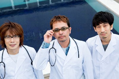 岸田繁（くるり、左）、奥田民生（中央）、伊藤大地（SAKEROCK）が結成したバンド「サンフジンズ」