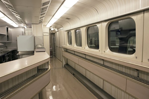 食堂車登場まで乗客の食欲を満たしたビュッフェ