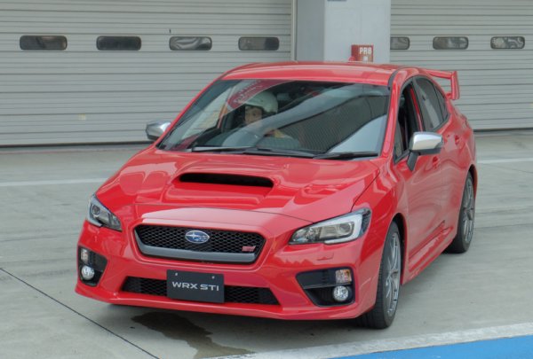 サーキット走行もこなせるスバル「WRX STI」