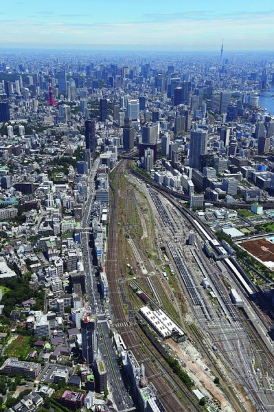 品川駅と田町駅の間に広がる品川車両基地