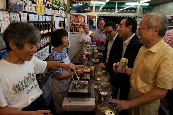 今の主人（小林彰一さん）で3代目。酒屋としても角打ちとしても70年超えの歴史ある店