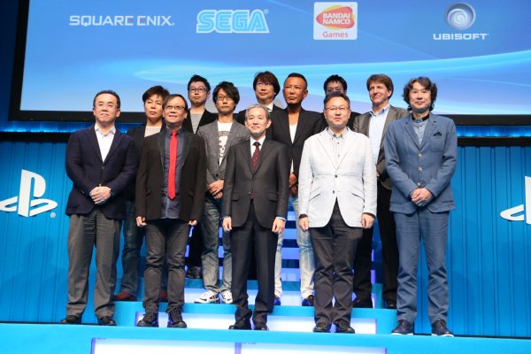 「チーム一丸でゲーム市場を盛り上げたい」と盛田氏（前列中央）