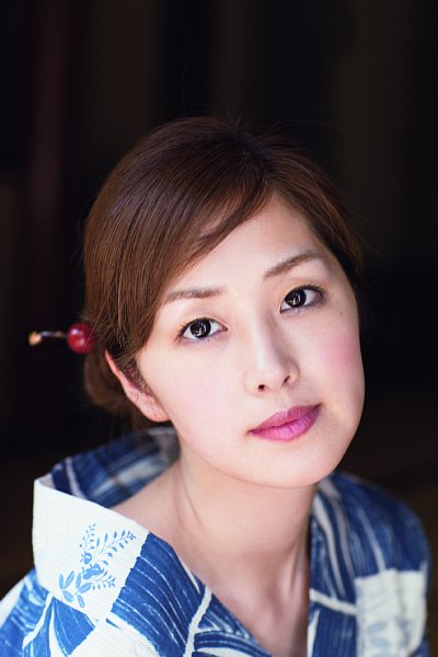 笛木優子が大人の魅力で迫る