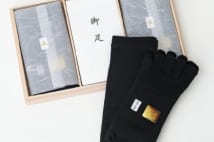 3足3万円の靴下 足に馴染み靴下を履いてることを忘れさせる