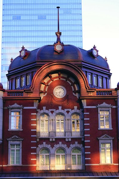 2012年に創建時のデザインに復原された東京駅北ドーム