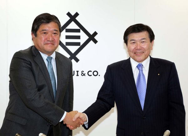 三井物産の抜擢人事は奏功するか（左が次期社長の安永竜夫氏）