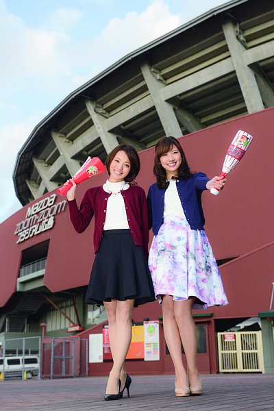 広島ホームテレビの五十嵐愛アナ（左）と大重麻衣アナ