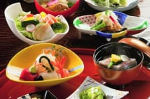 地元人気アナが紹介する金沢料亭ランチ 豪華会席料理に舌鼓
