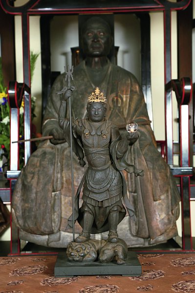 建仁寺の塔頭寺院・霊源院の「中巌円月坐像」とその胎内に納められていた「毘沙門天立像」