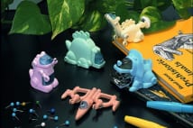 恐竜型キャラ文具「ポケットザウルス」初年度で500万個販売