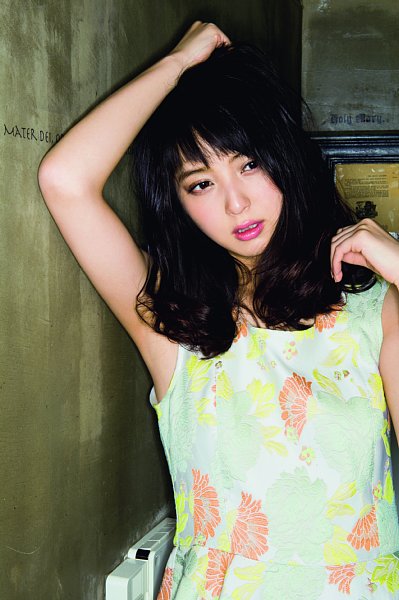 写真 佐々木希の圧倒的美貌を撮り下ろし 欲する唇 を接近撮影 Newsポストセブン Part 2