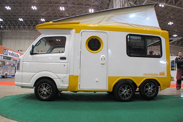 軽キャンで初の6輪カー「6WHテントむし」