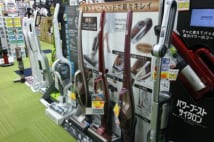家電量販店にズラリと並ぶスティック型掃除機