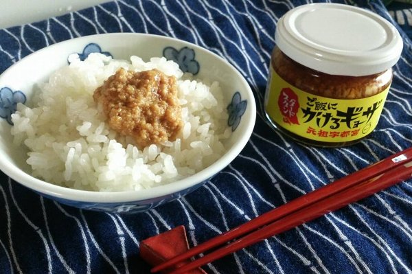 注文殺到の「ご飯にかけるギョーザ」