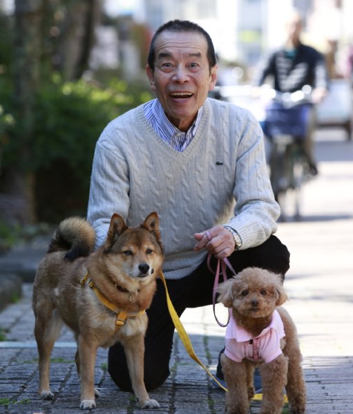 林家木久扇と2匹の愛犬