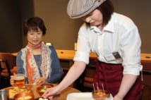 ミニストップ運営コンビニバル 商品は器に盛って温めてくれる