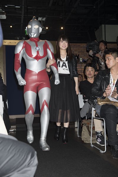 北乃きいがウルトラマンと2ショット披露