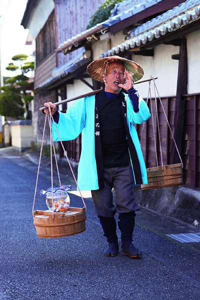 熊本で金魚売りを続ける浦島義弘さん（80）
