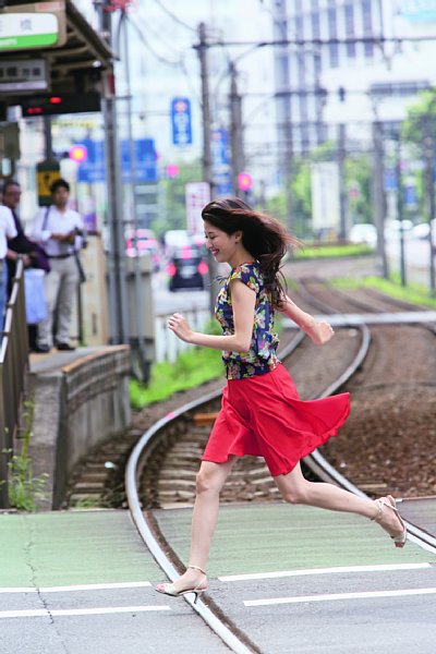写真 橋本マナミ なびく髪 白い肌 あふれんばかりの肢体を堪能 Newsポストセブン Part 2 写真 橋本マナミ なびく髪 白い肌 あふれんばかりの肢体を堪能 Newsポストセブン Part 2