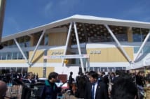 新しくなった女川駅 近未来的で斬新なデザインで温泉施設も