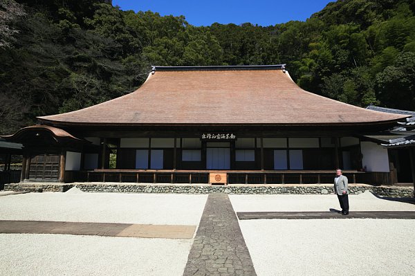 松平定知氏が徳川家康ゆかりの地を訪れる（臨済寺）