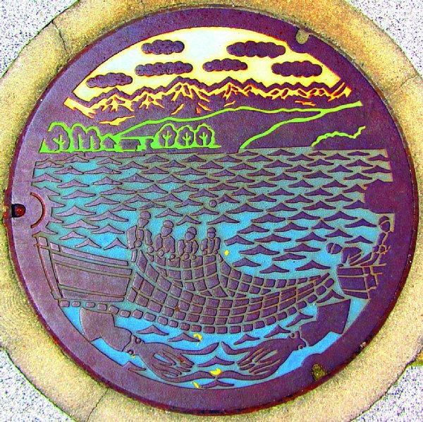 富山県滑川市の「ホタルイカ漁」マンホール