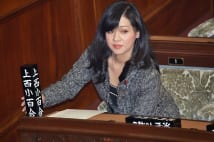 マイクの握りでわかる上西小百合議員の自分アピり度