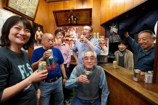 乾き物のつまみを合いの手に80年続く横浜鶴見の正統派角打ち Newsポストセブン